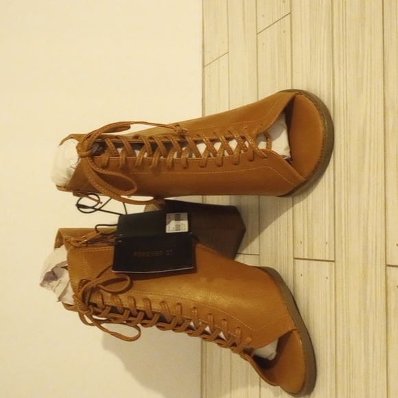 Camel Tan Cutout Peep Toe Lace Up Booties Size 7.5 NWT - Picture 2 of 3